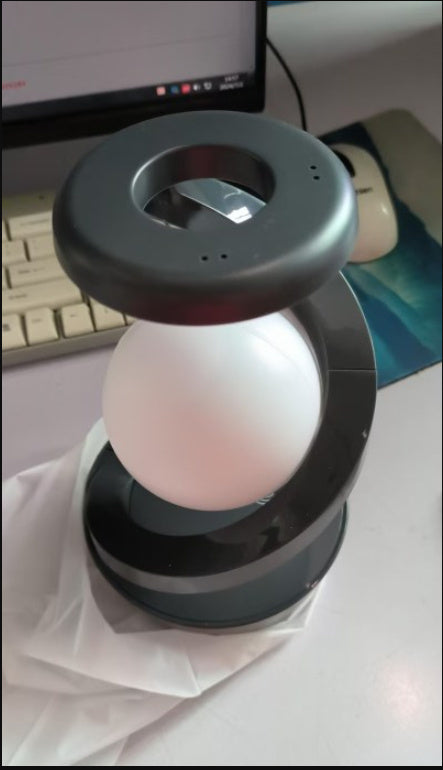 Designer-Mondlampe „Aura“ – Mit kabelloser Smartphone-Ladestation & 3D-Rotation
